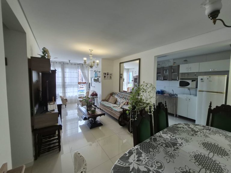 APARTAMENTO COM 2 DORMITÓRIOS, SENDO UM SUÍTE, GARAGEM PARA DOIS CARROS, NO VILA ROSA