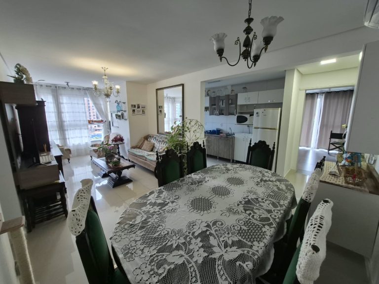 APARTAMENTO COM 2 DORMITÓRIOS, SENDO UM SUÍTE, GARAGEM PARA DOIS CARROS, NO VILA ROSA